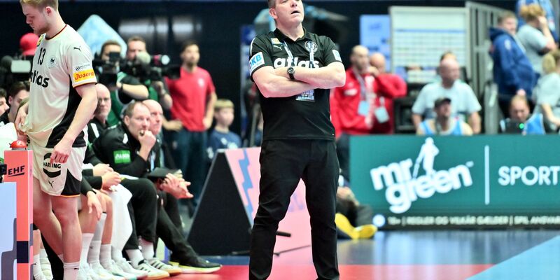 Handball-Bundestrainer Alfred Gislason wehrt sich nach EM-Silber gegen Kritik. - Foto: Sina Schuldt/dpa
