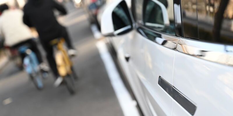 Die Türgriffe hatten bei Unfällen für Probleme gesorgt. - Foto: Johannes Neudecker/dpa