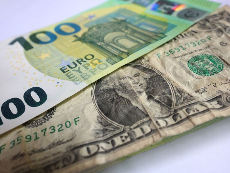 Der Euro - im Vergleich zum US-Dollar derzeit die härtere Währung. (Symbolbild) - Foto: Karl-Josef Hildenbrand/dpa