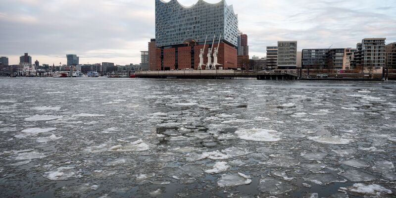 Auch in den nächsten Tagen bleibt es in Teilen Deutschlands eisig. - Foto: Daniel Bockwoldt/dpa