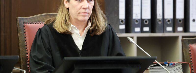 Isabel Hildebrandt ist in dem Mammut-Verfahren die Vorsitzende Richterin. - Foto: Christian Charisius/dpa-Pool/dpa