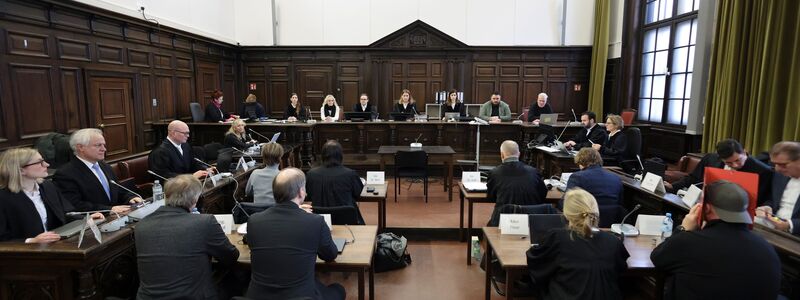 Zum sechsten Mal wird der mutmaßliche Chef der Entführer vom Gericht befragt. - Foto: Christian Charisius/dpa-Pool/dpa