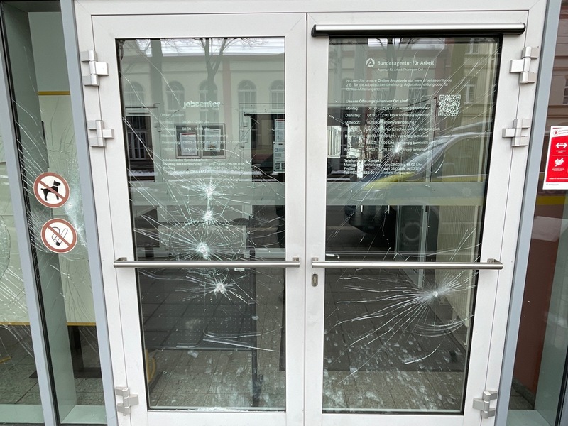 LPI-G: (G) Sachbeschädigung an Agentur für Arbeit - Tatverdächtiger gestellt (0027225/2026) - Foto: presseportal.de