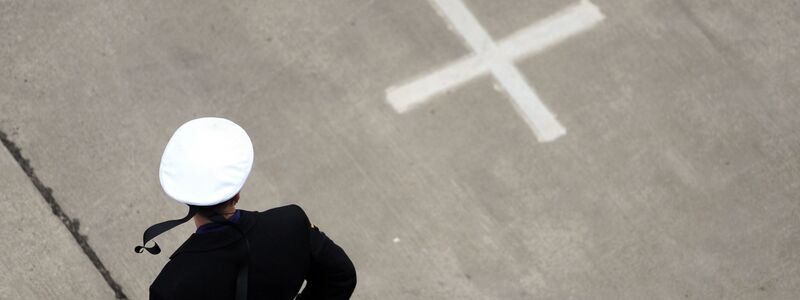 Zwei Männer sind wegen mutmaßlicher Sabotage festgenommen worden - sie stehen im Verdacht, Schiffe manipuliert zu haben, die für die Marine vorgesehen waren. (Symbolbild) - Foto: picture alliance / dpa