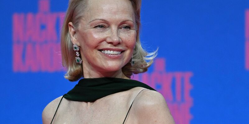 Pamela Anderson spielt im Film «Rosebush Pruning» mit, der im Wettbewerb läuft. (Archivbild) - Foto: Jens Kalaene/dpa