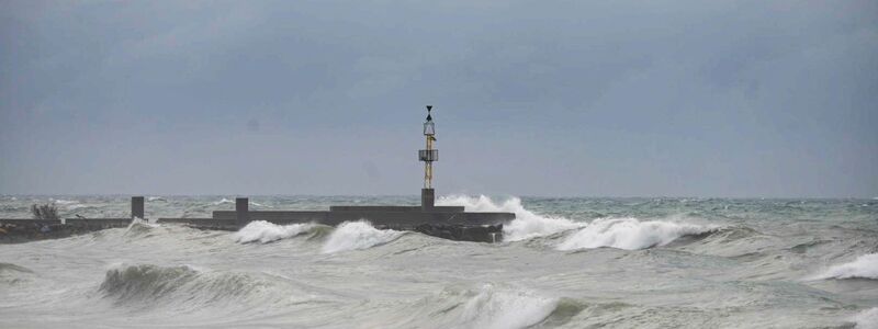 «Leonardo» könnte viel Regen und hohe Wellen an den Küsten Spaniens und Portugals bringen. (Archiv-Bild) - Foto: Marian León/EUROPA PRESS/dpa