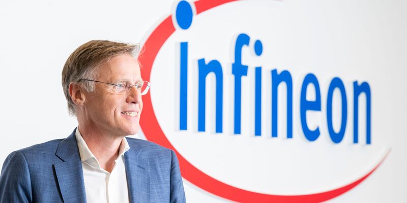 Infineon-Chef Jochen Hanebeck bekommt rund 230 neue Mitarbeiter.  - Foto: Peter Kneffel/dpa