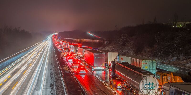 Der stundenlange Stau auf der A3 in Hessen hat sich aufgelöst. - Foto: Andreas Arnold/dpa