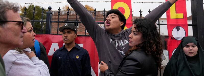 In Städten wie Chicago und Los Angeles habe man mit Gewalt auf Proteste reagiert, heißt es im «World-Report 2026» von Human Rights Watch. (Archivbild) - Foto: Erin Hooley/AP/dpa