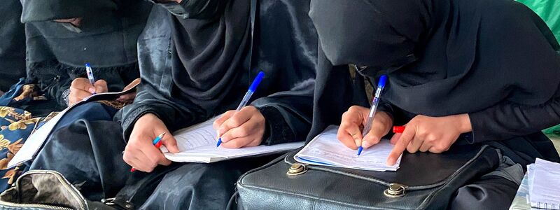 In Afghanistan herrsche «Gender-Apartheid», stellt Human Right Watch fest. (Archivbild) - Foto: Fariba Akbari/dpa