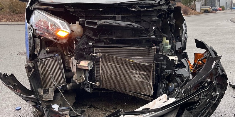 POL-GM: Verkehrsunfall im Kreuzungsbereich - Foto: presseportal.de