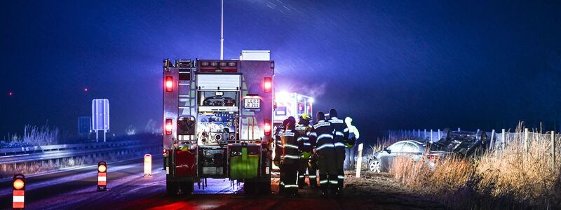 Es gab viele Unfälle auf Straßen. - Foto: Lars Penning/dpa