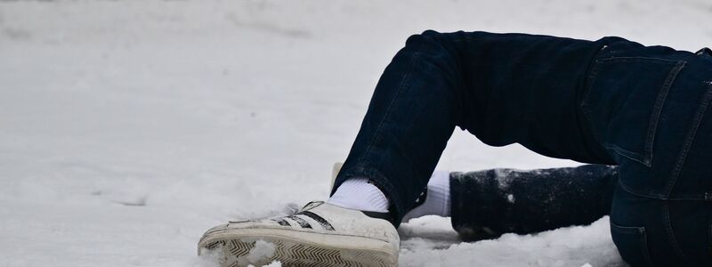 Es ist vielerorts glatt.  - Foto: Sebastian Christoph Gollnow/dpa