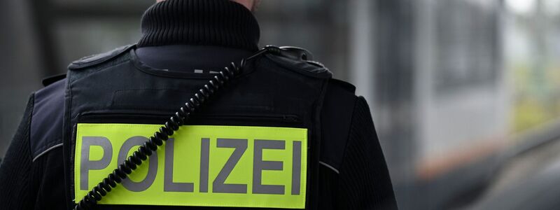 Die Polizei nahm den Angreifer fest. (Symbolbild) - Foto: Katharina Kausche/dpa