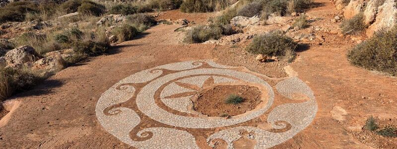 Prägend waren patriarchisch ausgerichtete Gemeinschaften, die einzigartige, nur in der Inneren Mani zu findenden Megalithbauten schufen. - Foto: Leonidas-Romanos Davranoglou/dpa