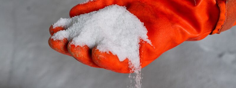 Gericht stoppt Einsatz von Streusalz in Berlin. (Symbolbild)  - Foto: Christophe Gateau/dpa