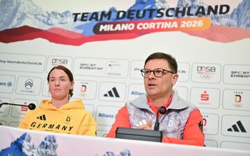 Er gibt keine konkrete Medaillenvorgabe: Chef de Mission Olaf Tabor (r).  - Foto: Peter Kneffel/dpa