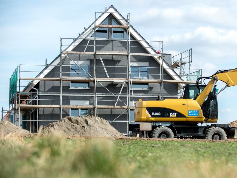 Beim Bau von klimafreundlichen Häusern kann man Hilfe vom Staat bekommen. (Archivbild) - Foto: Hauke-Christian Dittrich/dpa/dpa-tmn