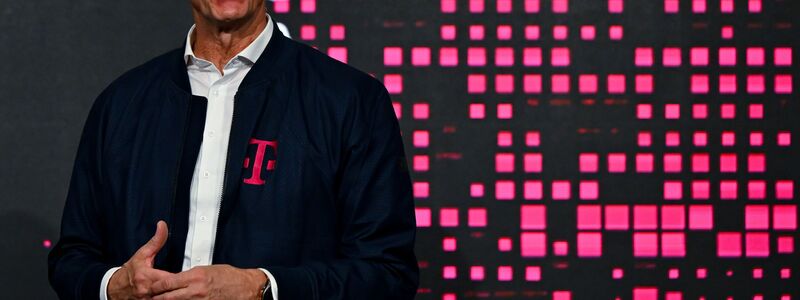 Tim Höttges, Vorstandsvorsitzender der Deutschen Telekom AG. - Foto: Sven Hoppe/dpa