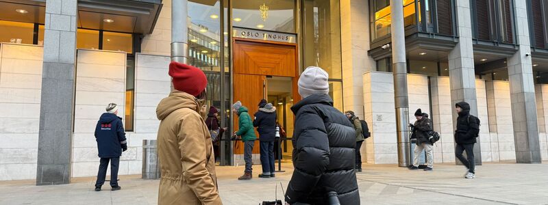 Mehrere hundert Journalisten verfolgen den Prozess am Gericht in Oslo. - Foto: Julia Wäschenbach/dpa