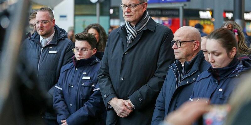 Schweigeminute nach Tod von Zugbegleiter am 04.02.2026 - Foto: via dts Nachrichtenagentur