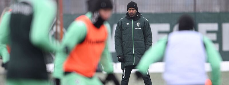 Sein erstes Training als Werder-Coach: Daniel Thioune. - Foto: Carmen Jaspersen/dpa