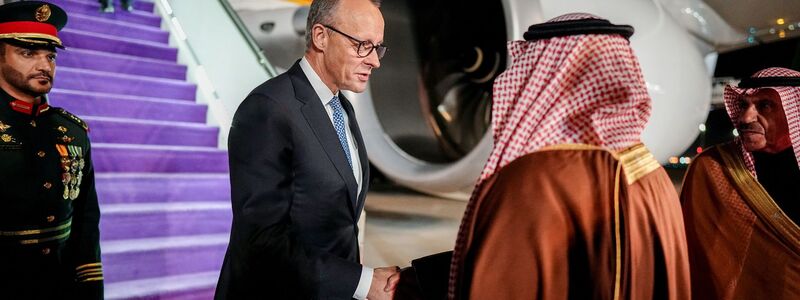 Erste Station der Kanzler-Reise durch die Golfregion ist Saudi-Arabien. - Foto: Kay Nietfeld/dpa