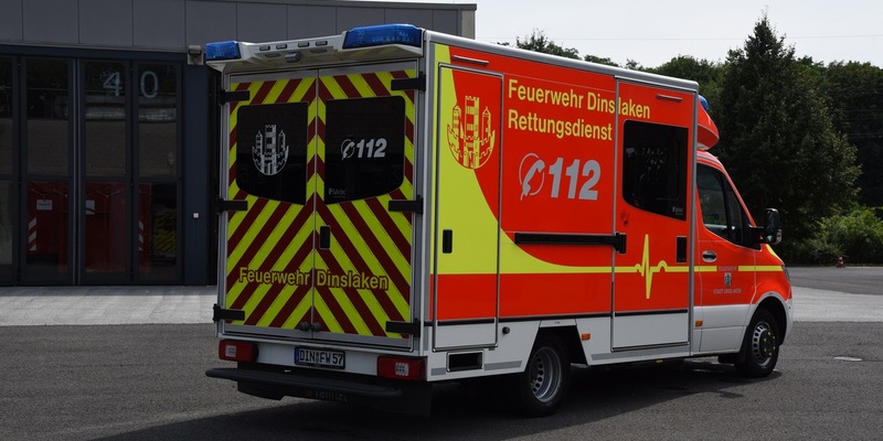 FW Dinslaken: Schwerer Verkehrsunfall mit Todesfolge - Foto: presseportal.de