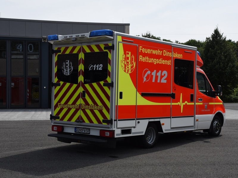 FW Dinslaken: Schwerer Verkehrsunfall mit Todesfolge - Foto: presseportal.de
