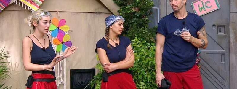 Zwischen Eva (Mitte) und Ariel hatte es in der vierten Folge des Dschungelcamps heftig gekracht. (Archivfoto) - Foto: Tag 4/-/