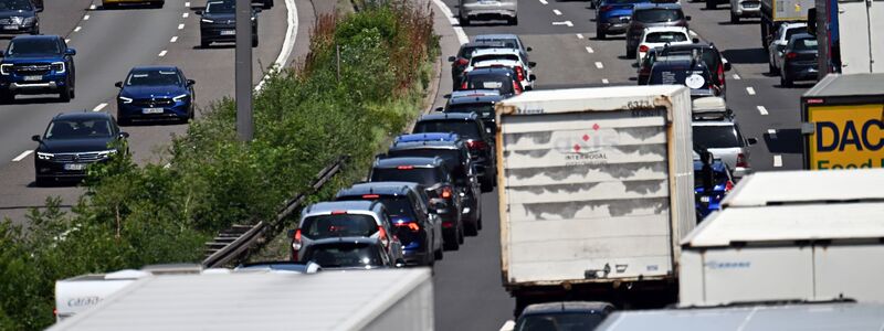 Die A1 zählte zu den besonders stark betroffenen Autobahnen. (Archivbild) - Foto: Federico Gambarini/dpa