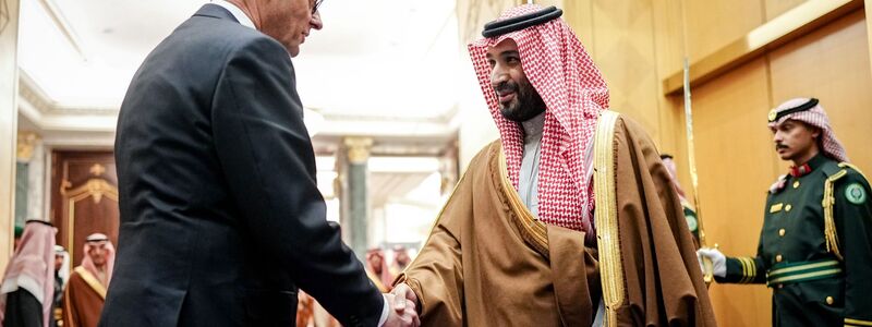 Einst geächtet, wird der saudische Kronprinz inzwischen wieder hofiert. - Foto: Kay Nietfeld/dpa