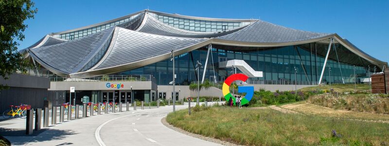 Google plant gewaltige Kapitalinvestitionen für den KI-Ausbau (Archivbild) - Foto: Andrej Sokolow/dpa