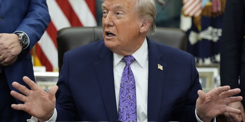 Donald Trump hat nach eigenem Bekunden KI-Software wie ChatGPT noch nicht benutzt. (Archivbild) - Foto: Alex Brandon/AP/dpa