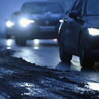 Im Osten besteht gebietsweise Gefahr von Glatteis durch gefrierenden Regen - örtlich sei auch Unwetter möglich. (Archivbild) - Foto: Lilli Förter/dpa
