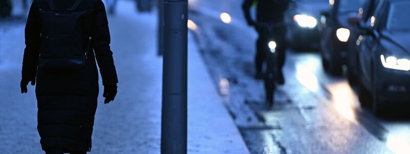 Auch Behinderungen im Straßen- und Bahnverkehr sind möglich. (Archivbild) - Foto: Lilli Förter/dpa
