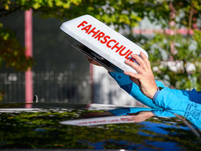 Fahrschulen melden deutlich weniger neue Fahrschüler.  - Foto: Klaus-Dietmar Gabbert/dpa