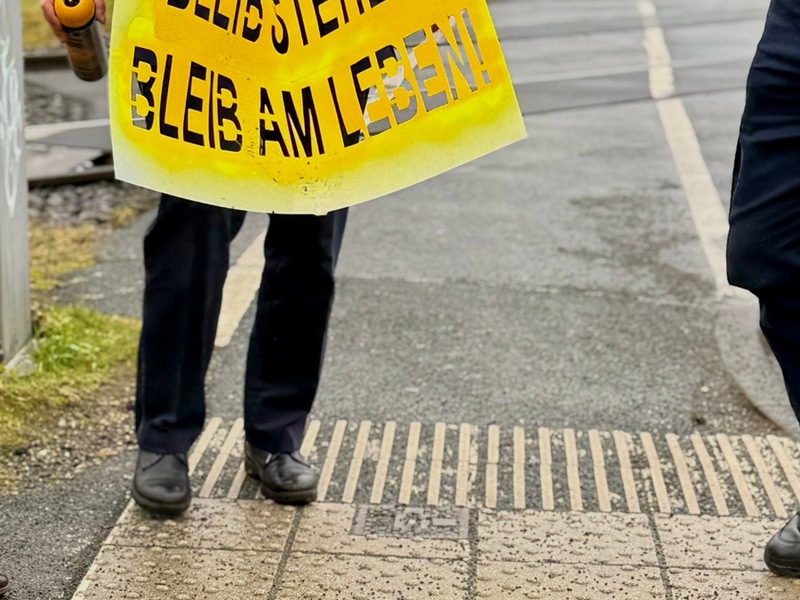 POL-SU: Auftakt der Präventionskampagne BLEIB STEHEN, BLEIB AM LEBEN! in Hennef - Foto: presseportal.de