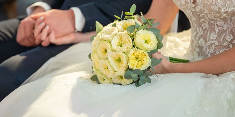 In Deutschland wurden 2024 349.200 Ehen geschlossen, wie das Statistische Bundesamt mitteilt. (Symbolbild) - Foto: Silas Stein/dpa