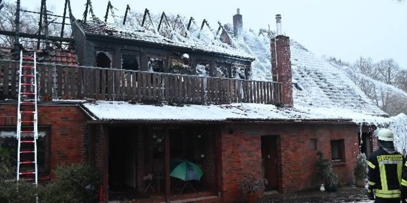 POL-ROW: ++ Basdahl: Brand eines Einfamilienhauses ++ - Foto: presseportal.de