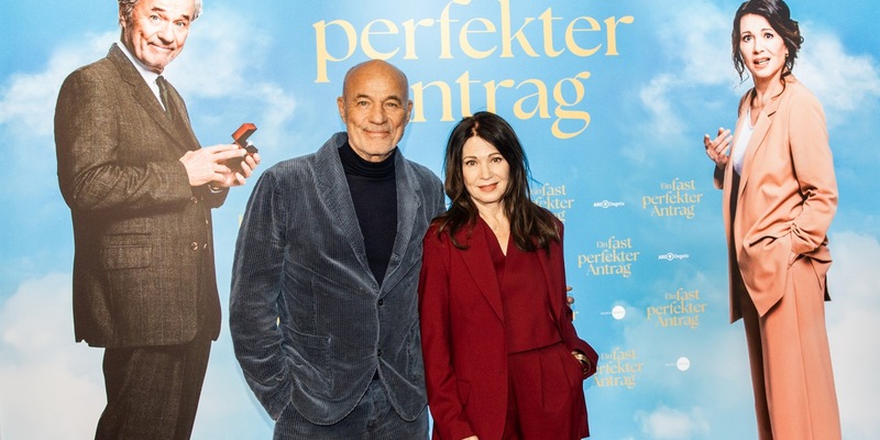 Regensburg feiert mit Iris Berben und Heiner Lauterbach den perfekten Premierenabend / EIN FAST PERFEKTER ANTRAG / ab 26. Februar im Kino! - Foto: presseportal.de