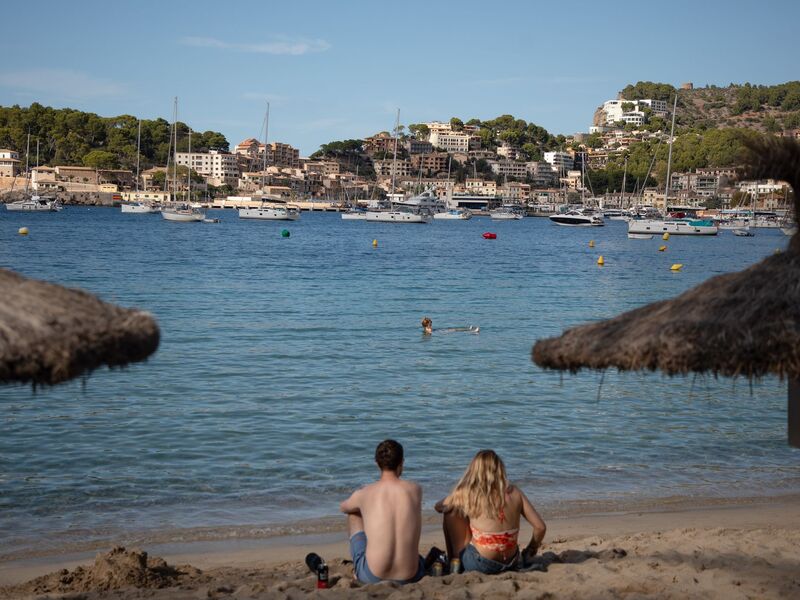 Spanien bleibt laut einer repräsentativen Umfrage das beliebteste Reiseziel der Deutschen in Europa. (Archivbild) - Foto: Clara Margais/dpa