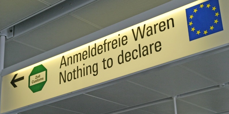 HZA-K: Kölner Zoll erwischt 33-Jährige aus dem Kreis Düren mit zwei Gepäckstücken voll gefälschter Luxusgüter / Originalwarenwert von rund 250.000 Euro - Foto: presseportal.de
