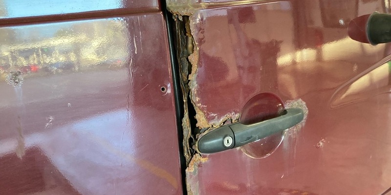 POL-E: Essen: Verkehrsdienst beweist guten Riecher - LKW mit 27 Mängeln aus dem Verkehr gezogen - Foto: presseportal.de