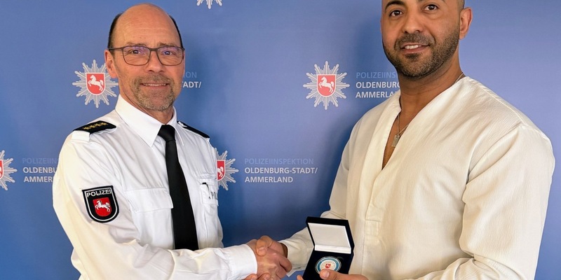 POL-OL: Polizei würdigt Zivilcourage nach Verkehrsunfall - Foto: presseportal.de