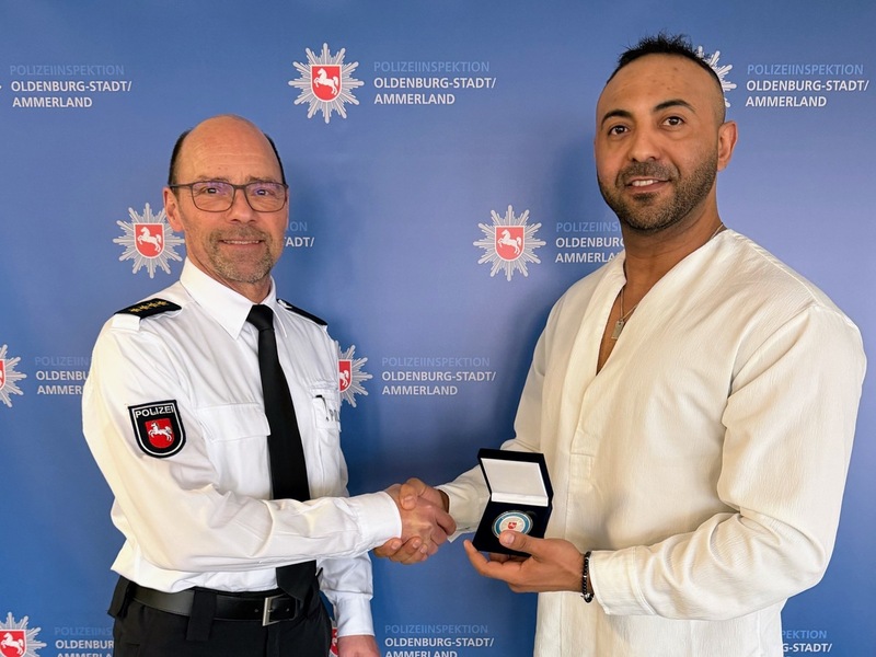 POL-OL: Polizei würdigt Zivilcourage nach Verkehrsunfall - Foto: presseportal.de