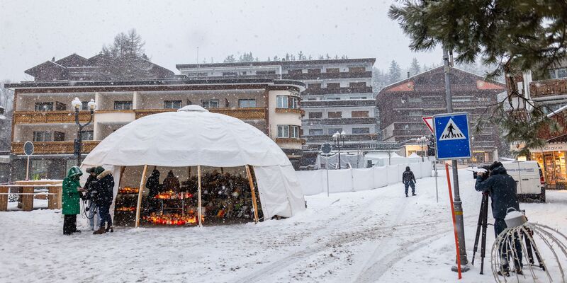 Die Gemeinde Crans-Montana greift jetzt bei Brandschutzmängeln durch. (Archivbild) - Foto: Philipp von Ditfurth/dpa