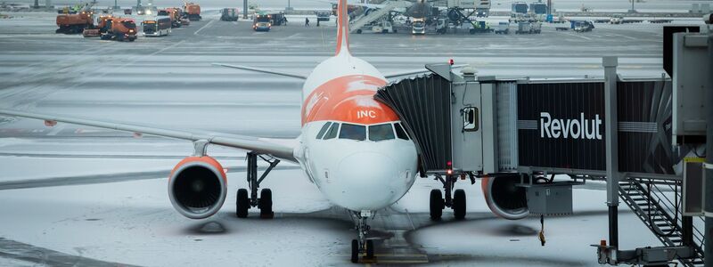 Am Flughafen BER starten und landen aktuell vorerst keine Maschinen mehr.  - Foto: Christoph Soeder/dpa