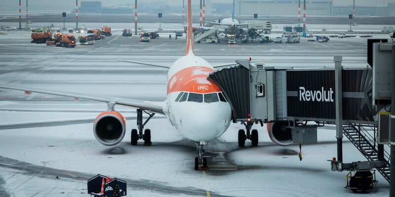 Am Flughafen BER starten und landen aktuell vorerst keine Maschinen mehr.  - Foto: Christoph Soeder/dpa