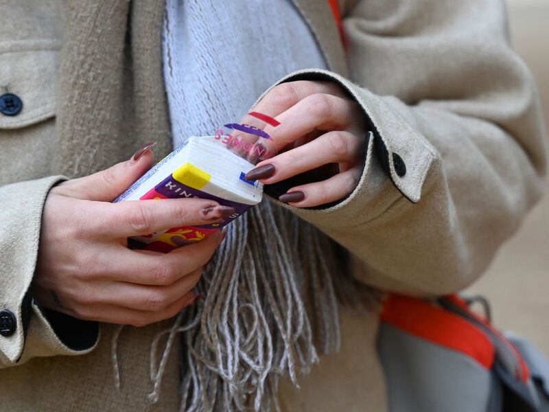 Das Robert Koch-Institut geht von 7,4 Millionen akuten Atemwegserkrankungen in Deutschland aus (Symbolbild). - Foto: Elisa Schu/dpa